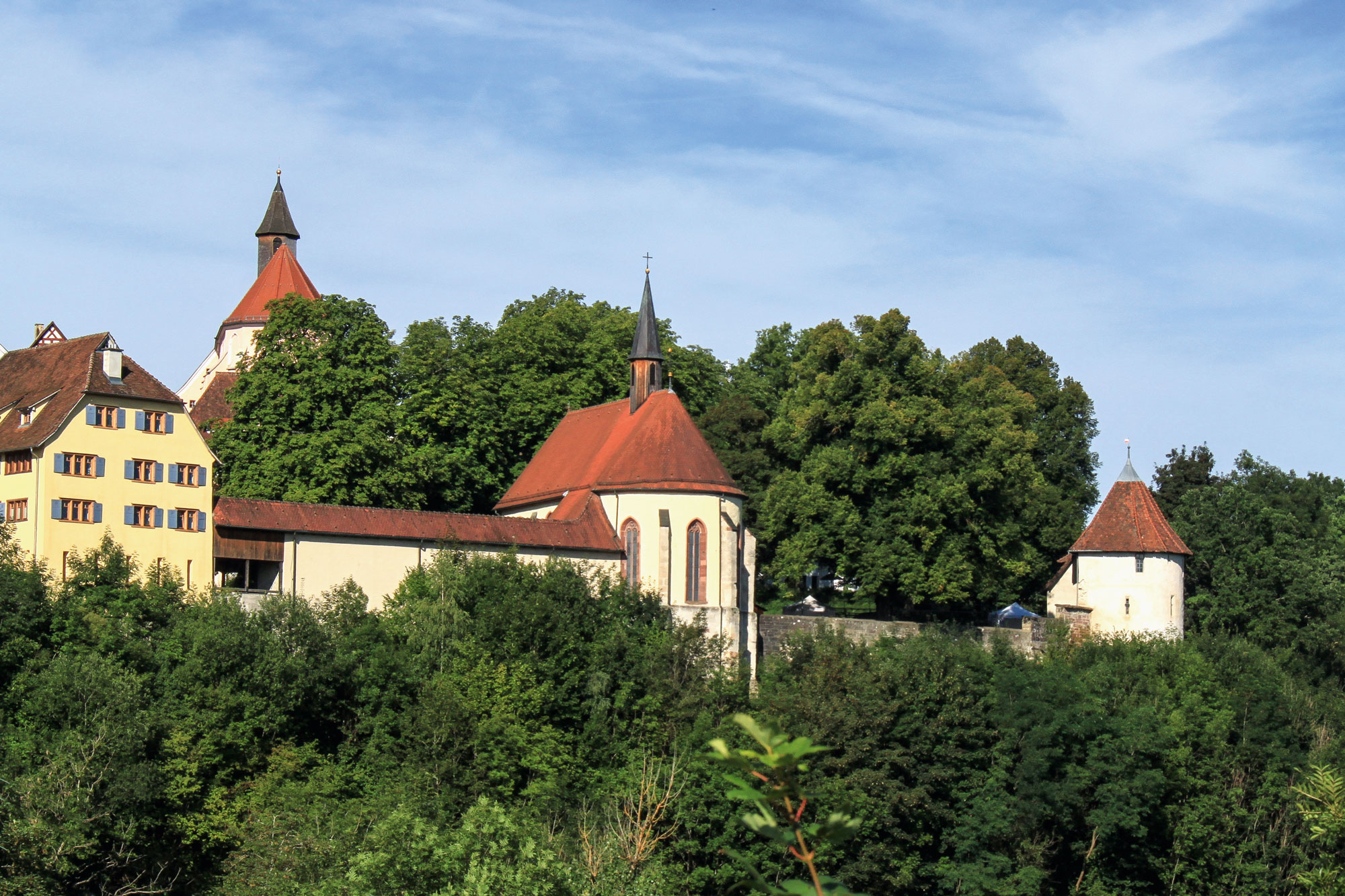 Blick auf die Lorenzkapelle und den Pulverturm