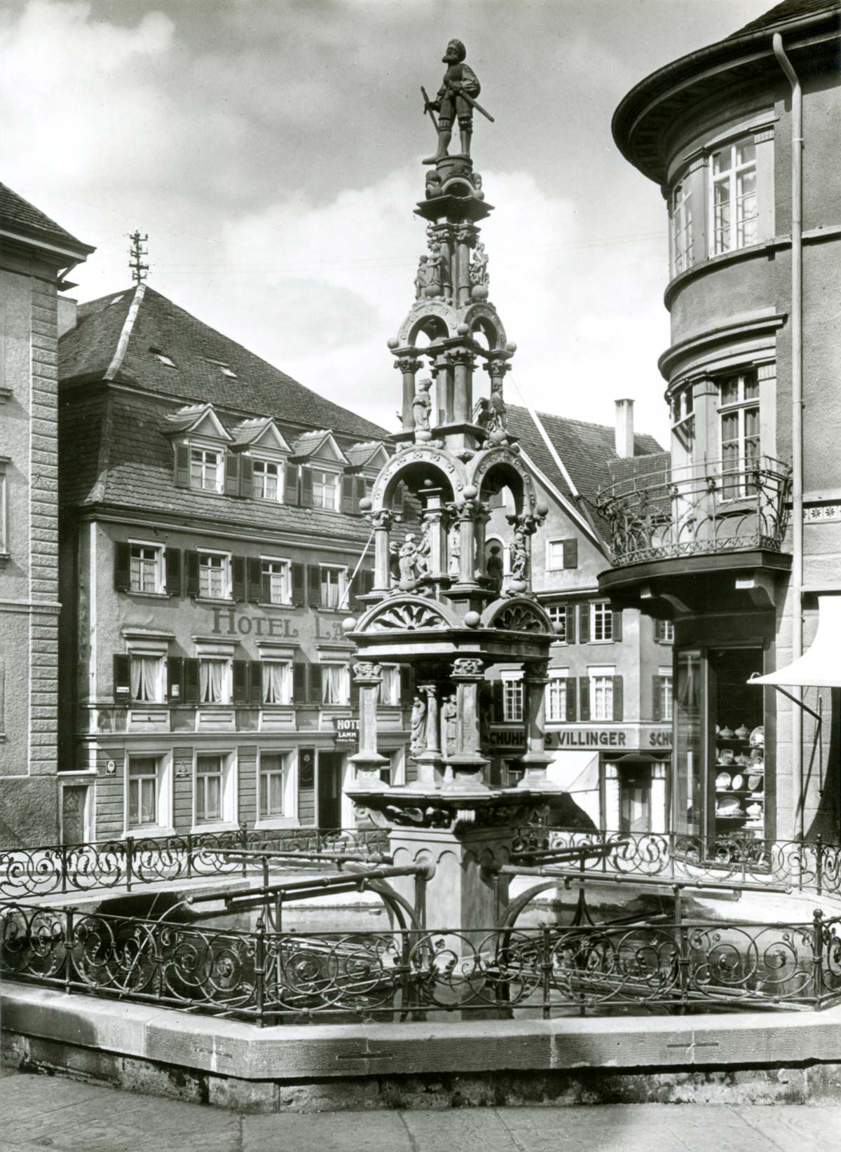 Der Marktbrunnen um 1950